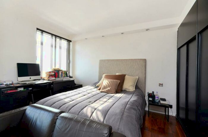 Studio To Rent In Nottingham Terrace, Marylebone, London, NW1