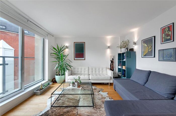 2 Bedroom Apartment To Rent In Enfield Road, London, N1