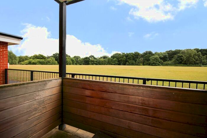 2 Bedroom Flat To Rent In Nicholson Park, Bracknell, RG12