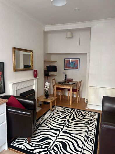 1 Bedroom Flat To Rent In Downfield Place, Edinburgh, EH11