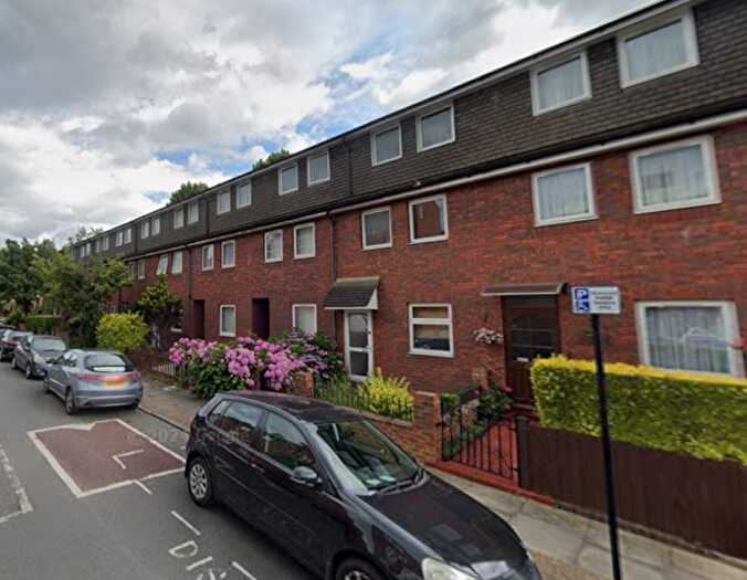 4 Bedroom Flat To Rent In Clifton Way, Peckham, SE15