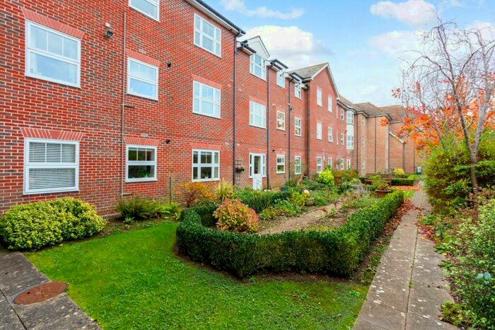 2 Bedroom Flat For Sale In Crane Bridge Road, Salisbury, SP2