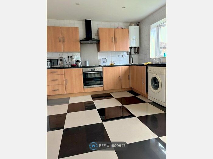 3 Bedroom Semi-Detached House To Rent In Severn Close, Flitwick, Bedford, MK45