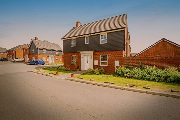 3 Bedroom Detached House For Sale In Herald Street, Broughton, Aylesbury, HP22