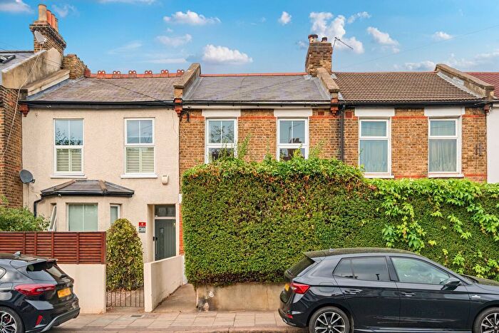 1 Bedroom Flat For Sale In Longley Road, Tooting, London, SW17