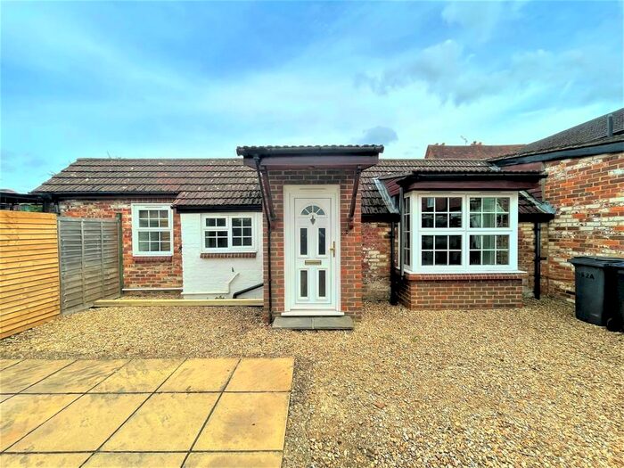 2 Bedroom Semi-Detached Bungalow To Rent In Kings Road, Godalming, GU7