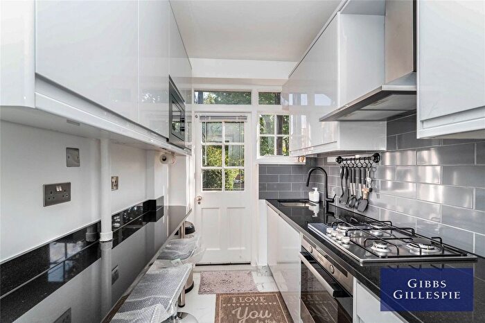 3 Bedroom Flat For Sale In Eaton Rise, Ealing, London, W5