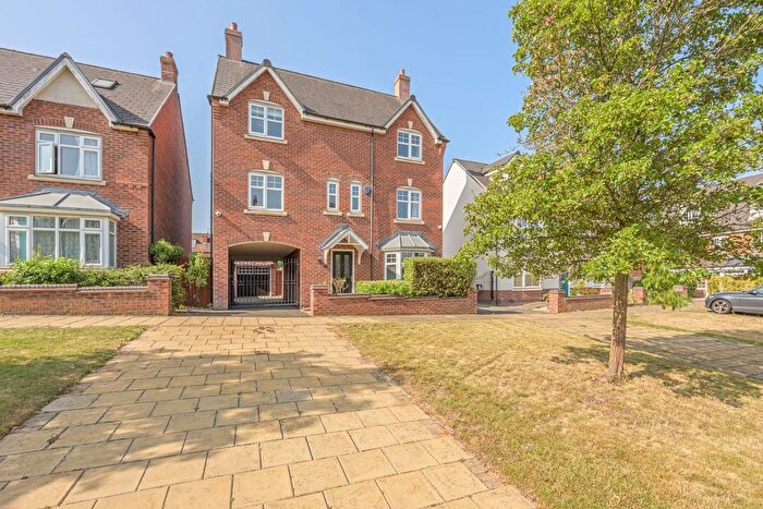 4 Bedroom Detached House For Sale In Cardinal Close, Harborne Birmingham, B17