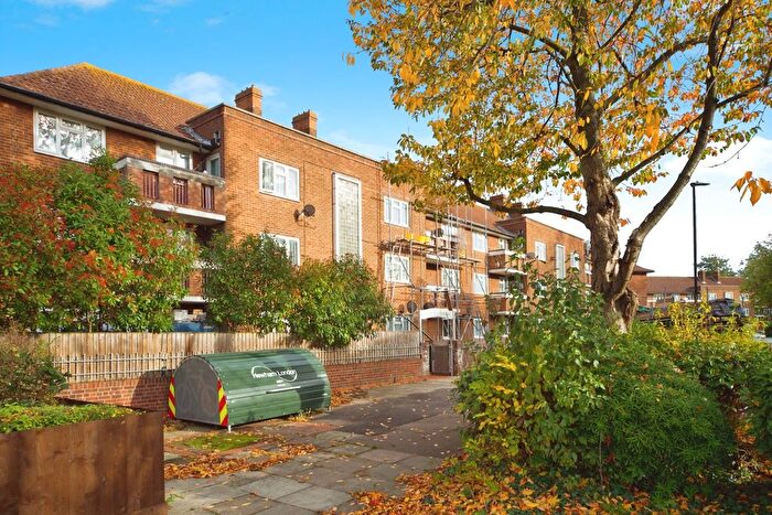 3 Bedroom Flat For Sale In Blaney Crescent, East Ham, London, E6
