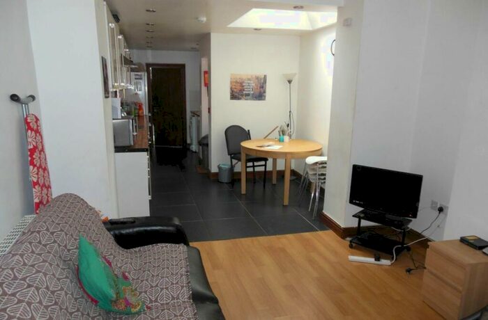 5 Bedroom House To Rent In Totnes Grove, B29