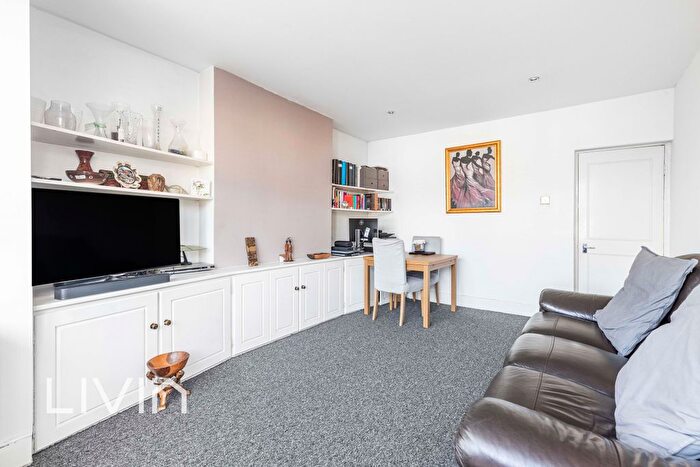 1 Bedroom Flat For Sale In South Norwood Hill, London, SE25