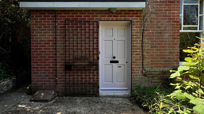 1 Bedroom Apartment To Rent In Denbigh Lodge, Surrey Road, Westbourne, Bournemouth, BH4