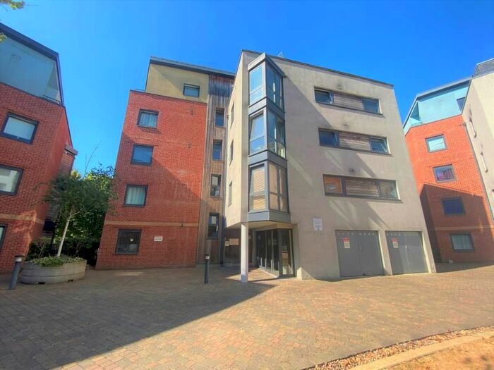 2 Bedroom Flat To Rent In Southwell Park Road, Camberley, GU15