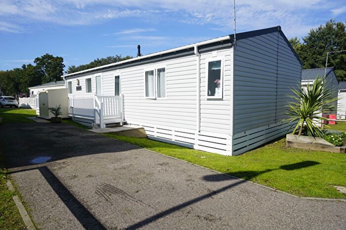 3 Bedroom Mobile/park Home For Sale In Ivyhouse Lane, Hastings, TN35