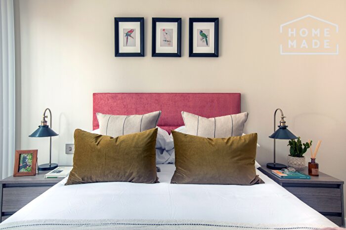 2 Bedroom Flat To Rent In Botanica, M15