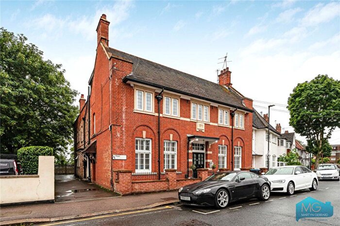1 Bedroom Flat For Sale In Queens Avenue, London, N21