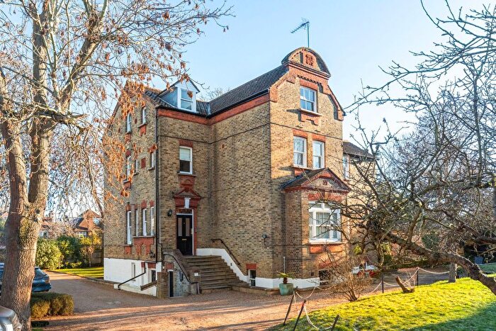 2 Bedroom Flat For Sale In Kings Road, Richmond, TW10