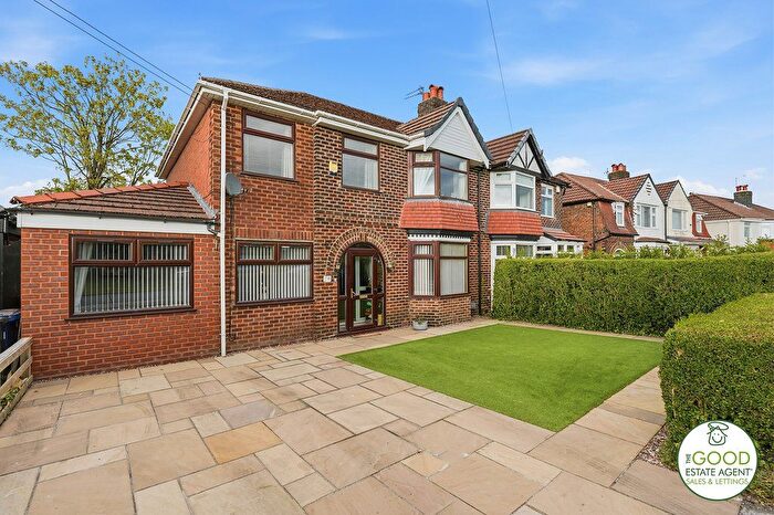 4 Bedroom Semi-detached House For Sale In Bolshaw Road Heald Green, Cheadle, Cheshire, SK8