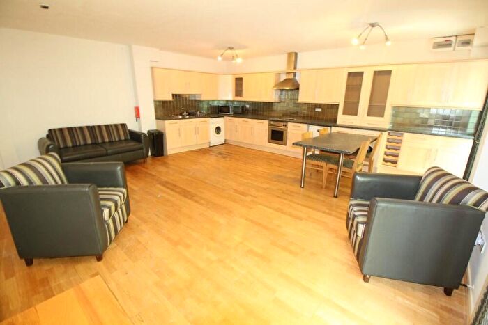 2 Bedroom Flat To Rent In Flat Foxrose Court, Sneinton, East Midlands, NG3