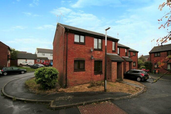 1 Bedroom Ground Maisonette To Rent In Woodshaw Mead, Royal Wootton Bassett, Swindon, SN4