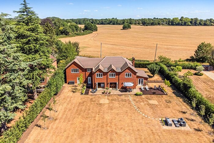6 Bedroom Detached House For Sale In Lee Lane, Pinkneys Green, Maidenhead, Berkshire, SL6