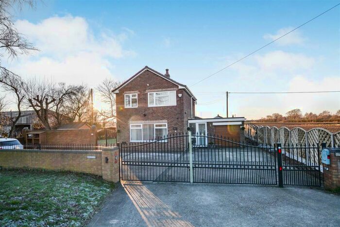 3 Bedroom Detached House For Sale In Scotter Road South, Bottesford, Scunthorpe, DN17