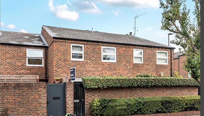 3 Bedroom Maisonette For Sale In Wastdale Road, London, SE23