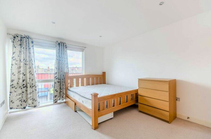 2 Bedroom Flat To Rent In Brandon Court, Canning Town, London, E16