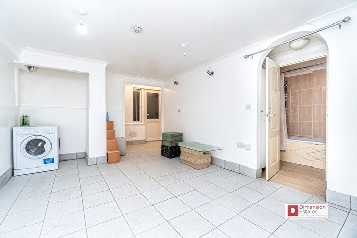 2 Bedroom Flat To Rent In Moresby Road, Upper Clapton, Hackney, E5