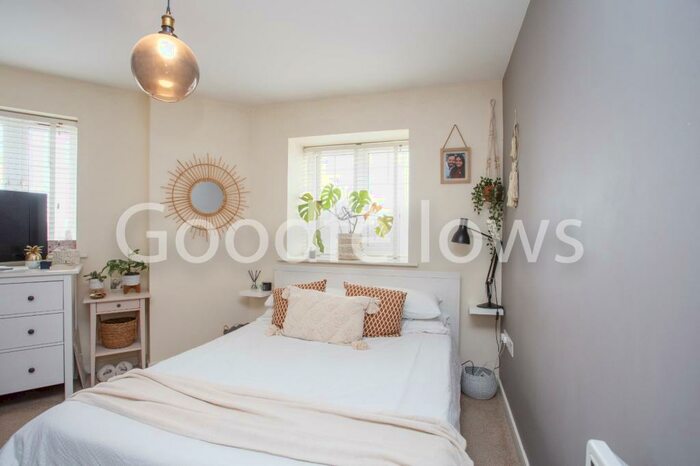 Apartment To Rent In Schoolgate Drive, Morden, SM4