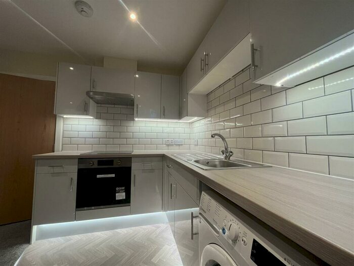 1 Bedroom Flat To Rent In Wilmslow Road, Manchester, M20