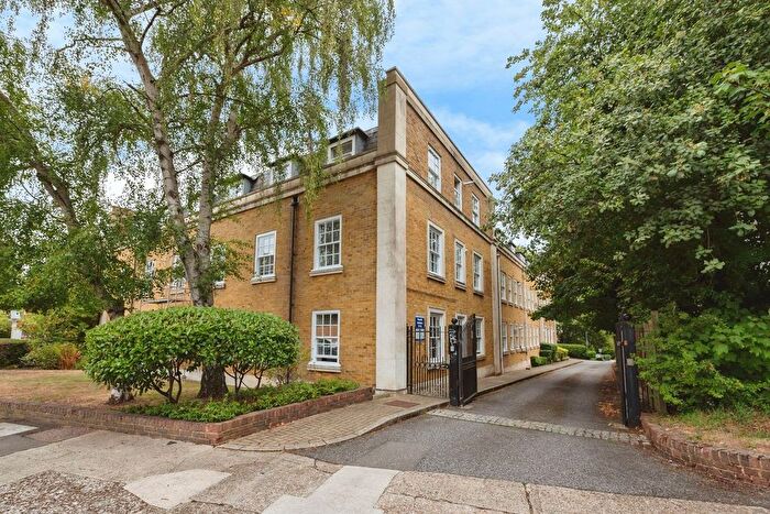 2 Bedroom Flat For Sale In Church Walk, Wilmington, Dartford, DA2