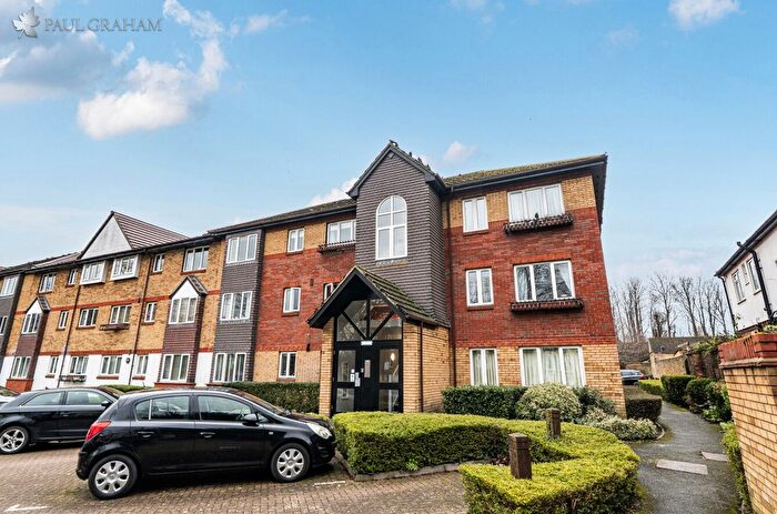 2 Bedroom Flat For Sale In Leeds Court, - Denmark Road, SM5