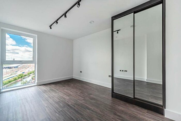 3 Bedroom Flat To Rent In Mitre Yard, North Kensington, London, NW10