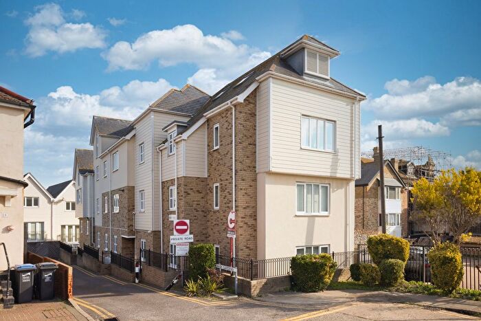 2 Bedroom Flat For Sale In Nash Gardens, Broadstairs, Kent, CT10