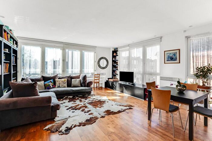 3 Bedroom Apartment For Sale In Crouch End Hill, Crouch End, N8