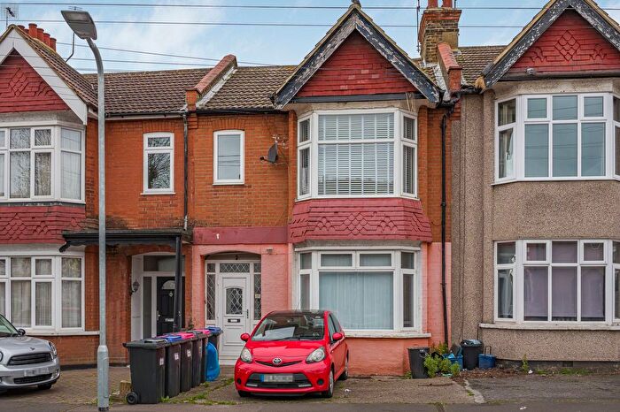 2 Bedroom Flat To Rent In Victoria Road, Southend-On-Sea, SS1