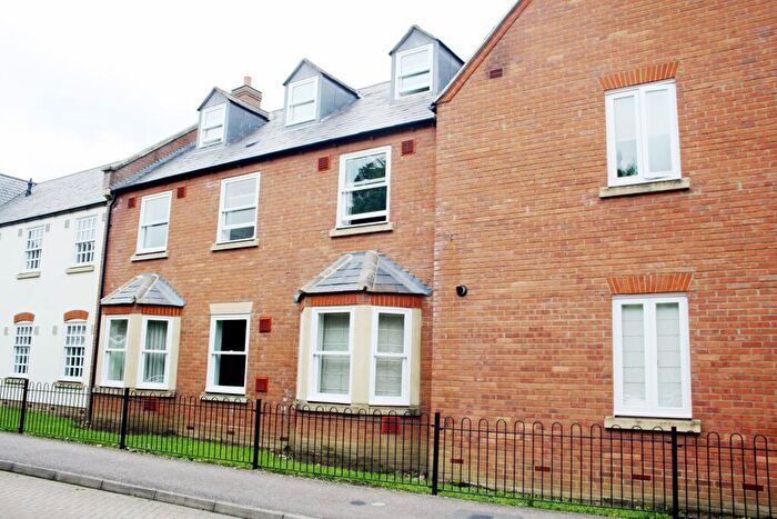 2 Bedroom Apartment To Rent In Reffield Close, Towcester, NN12