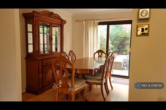 3 Bedroom Semi Detached House To Rent In Gables Close, London, SE12