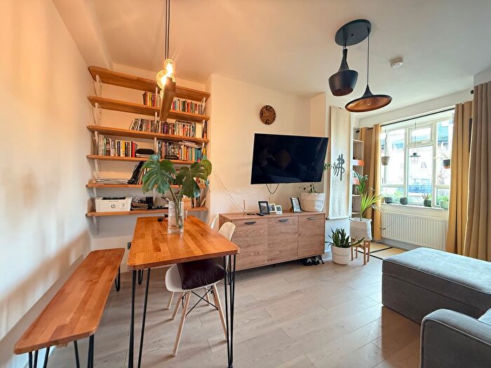 2 Bedroom Flat For Sale In Lindley Estate, Peckham, SE15