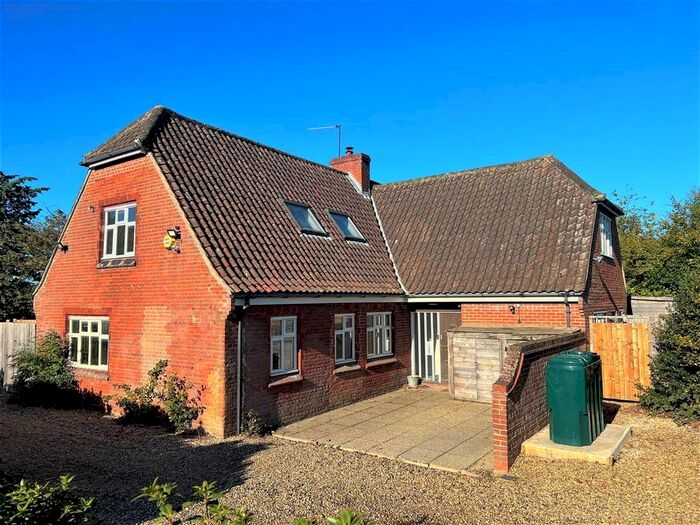 4 Bedroom Cottage To Rent In Salhouse Road, Rackheath, Norwich, NR13