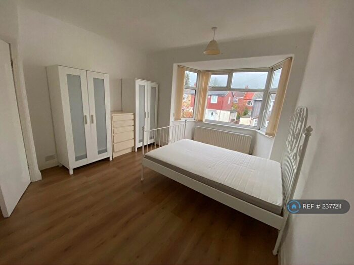 2 Bedroom Flat To Rent In Deanham Gardens, Newcastle Upon Tyne, NE5
