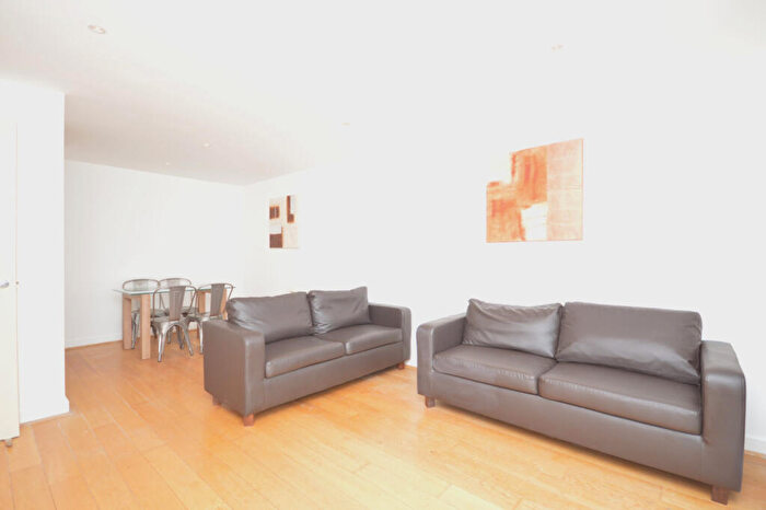 2 Bedroom Flat To Rent In Western Gateway, Royal Victoria, E16