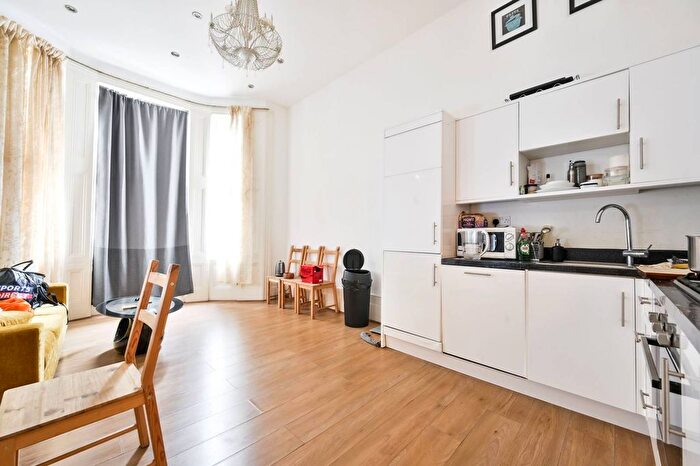 2 Bedroom Flat For Sale In Castletown Road, Barons Court, London, W14