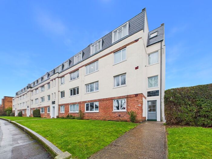 2 Bedroom Flat For Sale In Park Mansions, Cosham, PO6