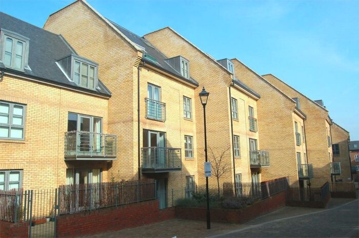 2 Bedroom Apartment To Rent In Coopers Yard, Hitchin, SG5