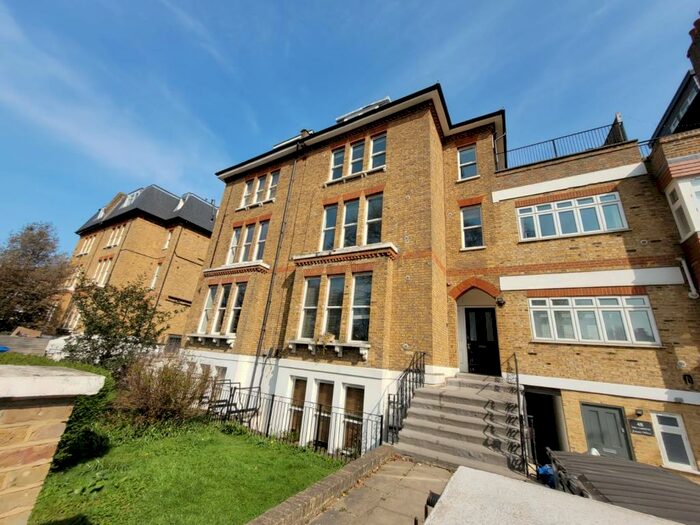 Apartment To Rent In The Gardens, East Dulwich, London, SE22