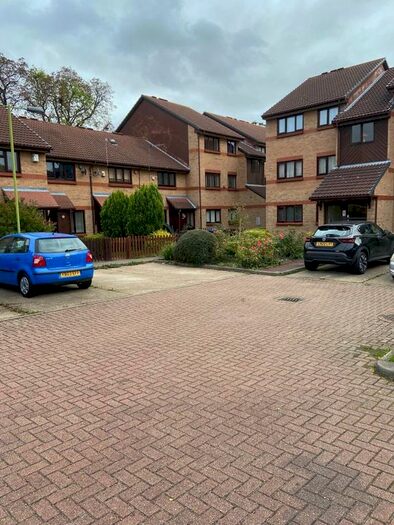 2 Bedroom Flat To Rent In Mortimer Drive, Enfield, EN1