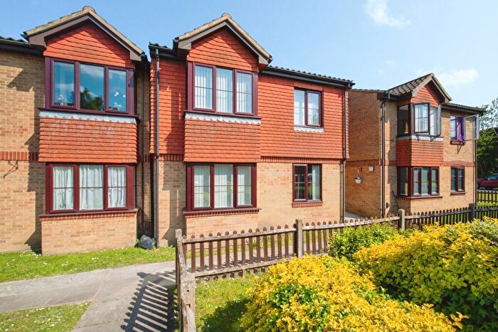 2 Bedroom Flat For Sale In Chester Road, Aldershot, GU12