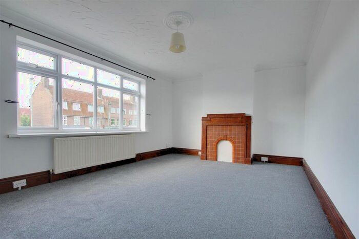 1 Bedroom Flat To Rent In Goring Road, Goring-By-Sea, Worthing, BN12